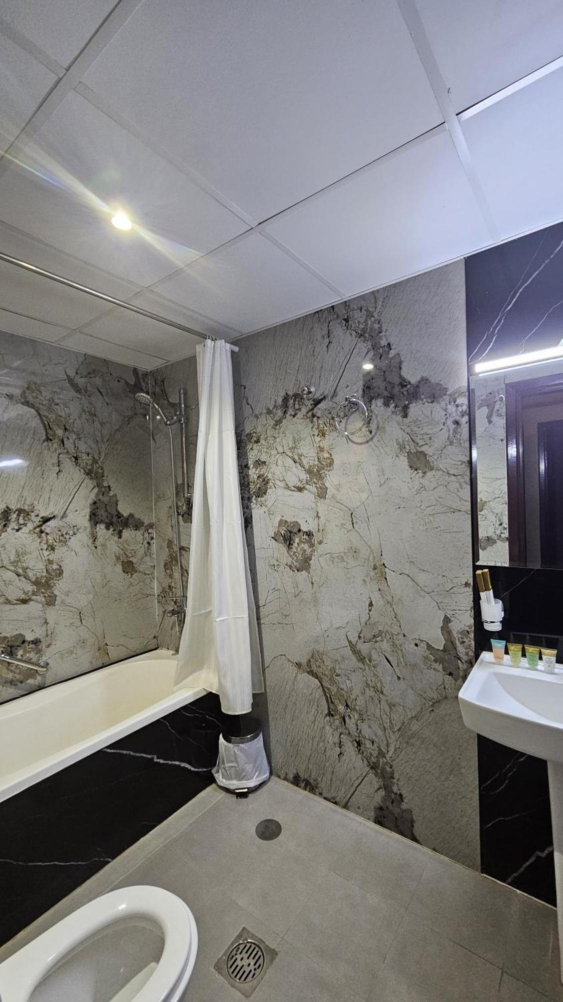 חור פאקאן Sea Shore Hotel Apartment Khorfakkan מראה חיצוני תמונה